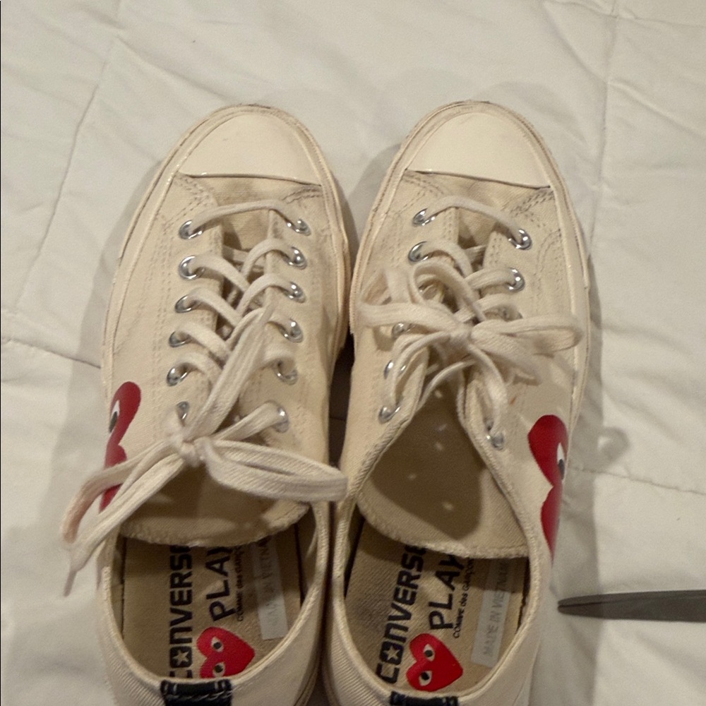 Comme des Garcons PLAY men’s Cream and Red Sneakers - Picture 5 of 12